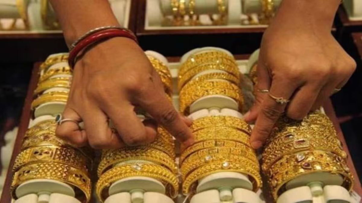 Gold Today Price: ग्राहकों के लिए अच्छी खबर, आज फिर सस्ता हुआ Gold