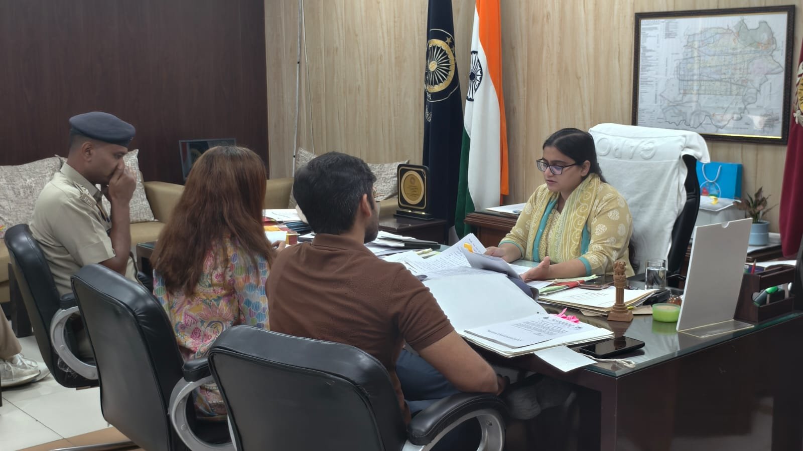 लंबित मामलों का शीघ्र निस्तारण कर पीड़ितों को आर्थिक सहायता प्रदान करें अधिकारी : एडीसी